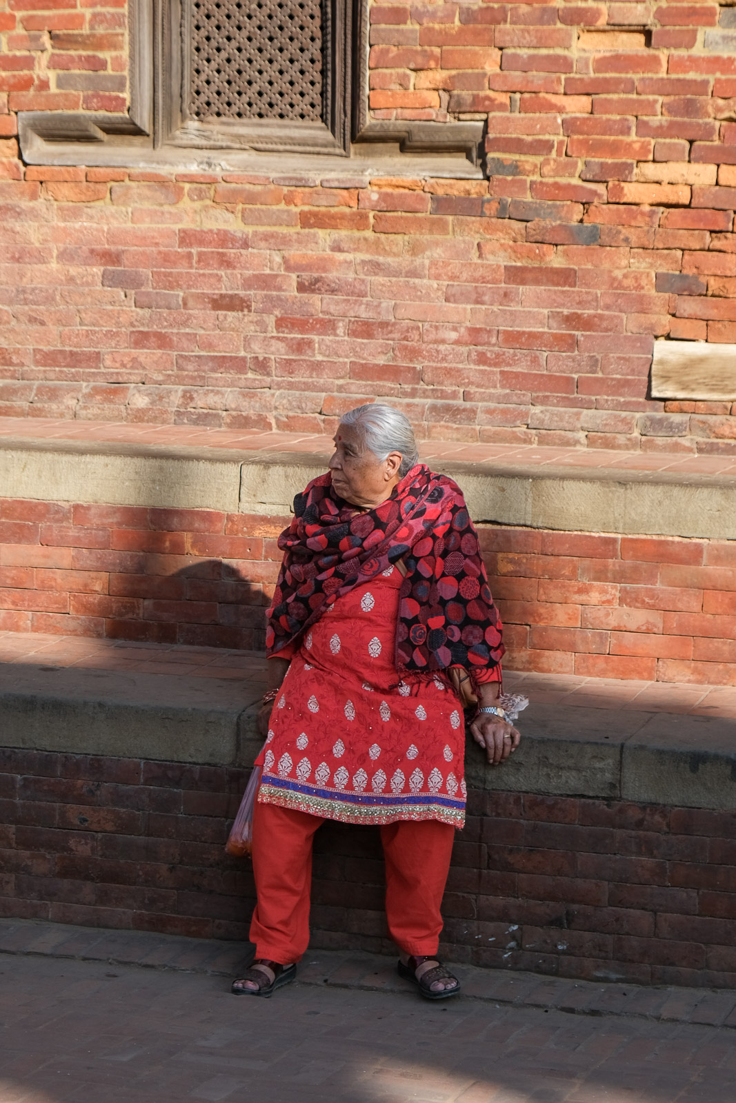 Lady in red=
