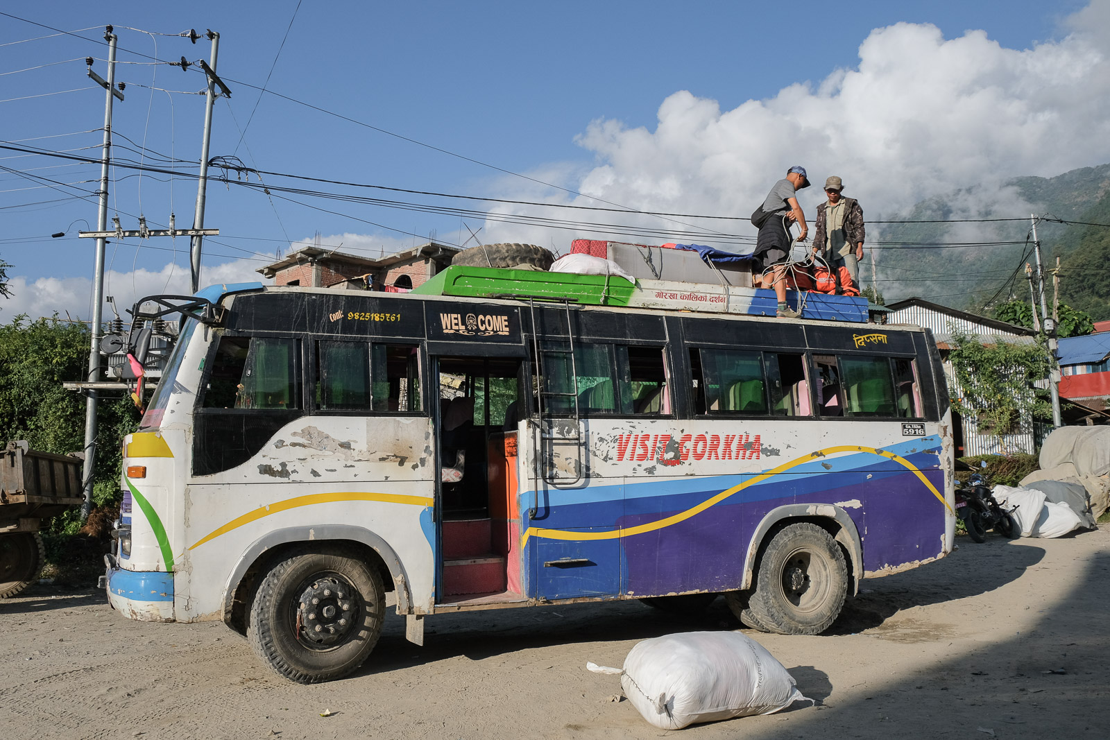 Bus in Barpak=