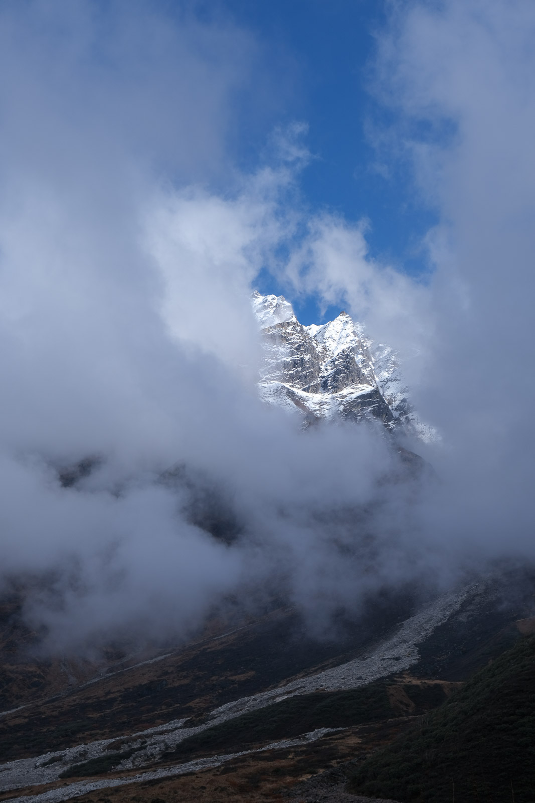 Peak through clouds=